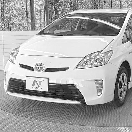 Бампер передний Toyota Prius '11-'15 контрактный