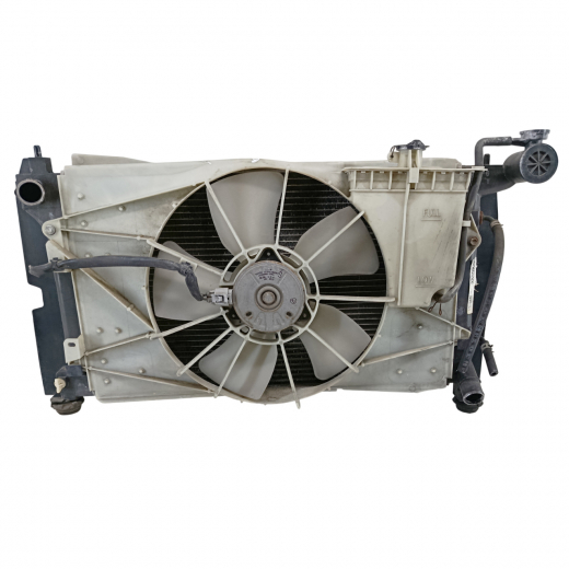 Радиатор охлаждения Toyota Voltz '02-'04/ Matrix '02-'08 (1ZZ-FE, 2ZZ-GE) AT контрактный в сборе