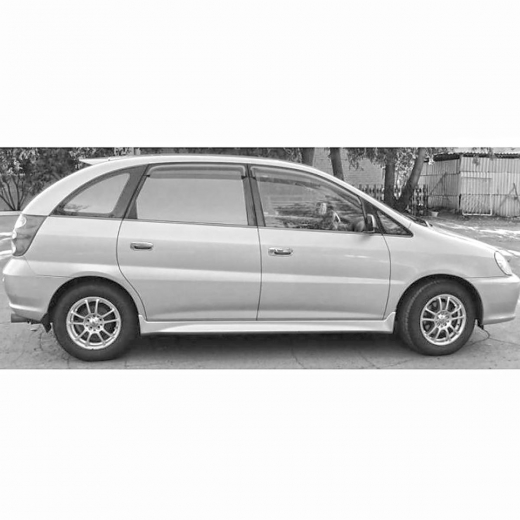 Стекло боковое в кузов Toyota Nadia '98-'03 заднее правое контрактный