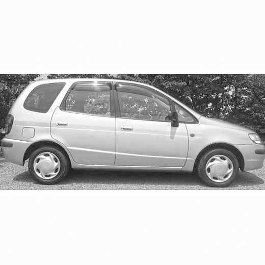 Стекло боковое в кузов Toyota Spacio '97-'01 заднее правое контрактный