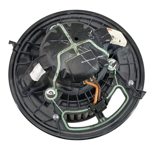 Моторчик печки BMW X1 '09-'15/ X3 '10-'17/ 3 Series '05-'12 контрактный