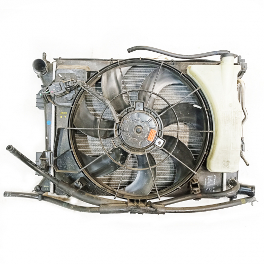 Радиатор охлаждения Kia Rio '11-'17/ Hyundai Accent / Solaris '10-'17 (G4FA, G4FC, G4FD) AT контрактный в сборе