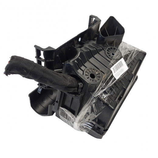 Блок реле (под капот) Volkswagen Jetta '10-'19 контрактный