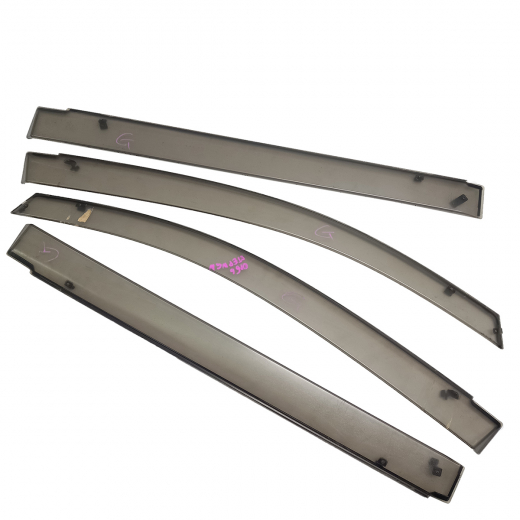 Ветровичок Honda Stepwgn '05-'09 (комплект) Контрактный