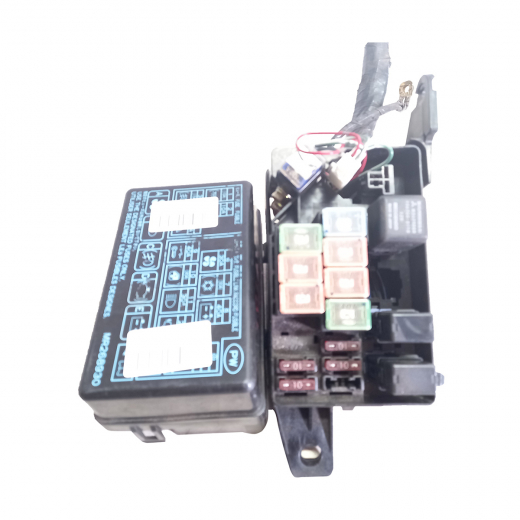 Блок реле (под капот) Mitsubishi Challenger '96-'01/ Pajero/ Montero Sport '98-'09 контрактный