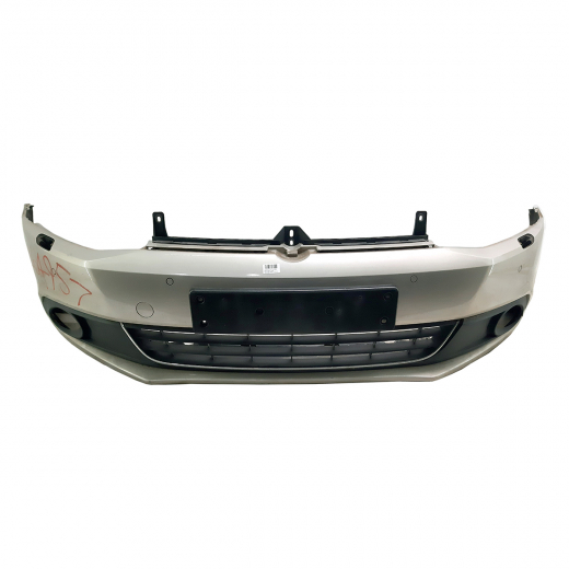 Бампер передний Volkswagen Jetta '10-'14 контрактный 