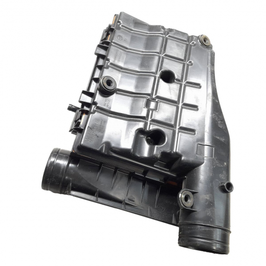Корпус воздушного фильтра Volkswagen Golf '12-'21/ Passat '15-'22/ Tiguan '17-'22/ Skoda Octavia '13-'20/ Superb '15-'22/ Karoq '17-'22/ Kodiaq '16-'22/ Audi A3 '12-'20 (CJZA, CJZB, CHPA, CMBA, CUKA, CXSA, CZC, CZEA, CZDA) Контрактный