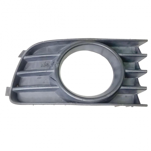 Заглушка бампера Nissan Primera '03-'05 передняя левая под противотуманку контрактный 