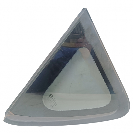 Стекло боковое в кузов Kia Soul '14-'19 заднее левое контрактное