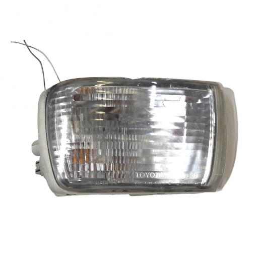 Повторитель поворота в бампер Toyota Hilux Surf '02-'05 правый (35-97) Контрактный 11.2002 - 08.2005