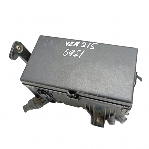 Блок реле (под капот) Toyota Hilux Surf '02-'09 контрактный