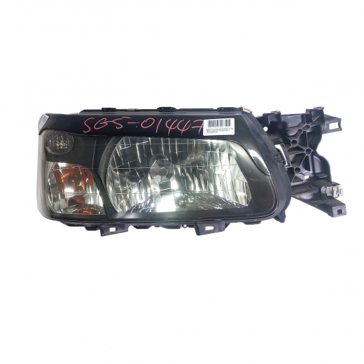 Фара Subaru Forester '01-'02 правая ксенон черная (17-03) контрактная