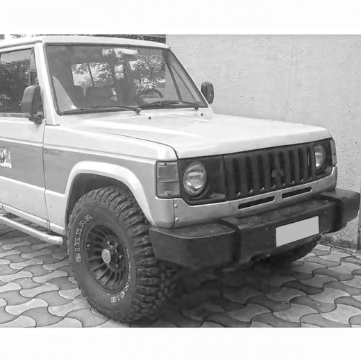 Крыло переднее Mitsubishi Pajero '82-'90 правое контрактный