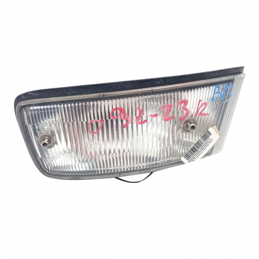 Повторитель поворота в бампер Nissan Sunny '92-'94 правый подсветка (92-23) контрактный