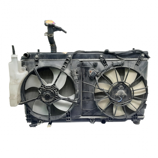 Радиатор охлаждения Honda Mobilio '04-'08/ Spike '02-'08 (L15A) контрактный в сборе