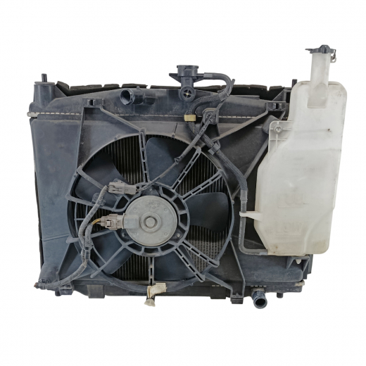 Радиатор охлаждения Mazda Demio '07-'14 (ZJ-VE, ZY-VE, P3-VPS, ZJ-VEM) MT, CVT без охлаждения КПП контрактный в сборе