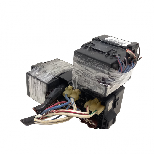 Блок реле (под капот) Suzuki Aerio '01-'07/ Liana '04-'07 контрактный