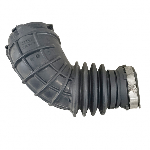 Патрубок воздушного фильтра Audi A4 '07-'15/ A5 '07-'16/ A4 Allroad '09-'16 (CDNC) контрактный