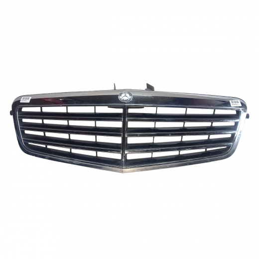 Решетка радиатора Mercedes-Benz E '09-'12 контрактная 