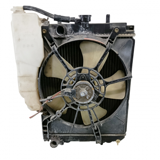 Радиатор охлаждения Toyota Duet/ Daihatsu Storia '98-'04/ YRV '00-'05 (EJ-VE, K3-VE, EJ-DE, JC-DET) MT контрактный в сборе