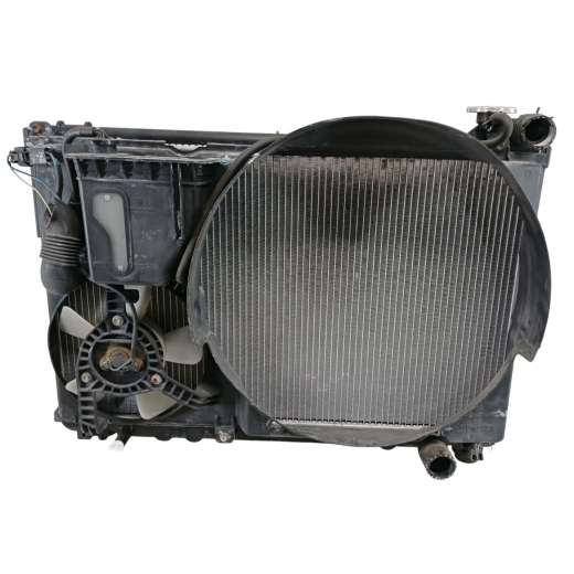 Радиатор охлаждения Toyota Crown '99-'03 (1JZ-FSE, 2JZ-FSE) AT без охлаждения КПП контрактный в сборе