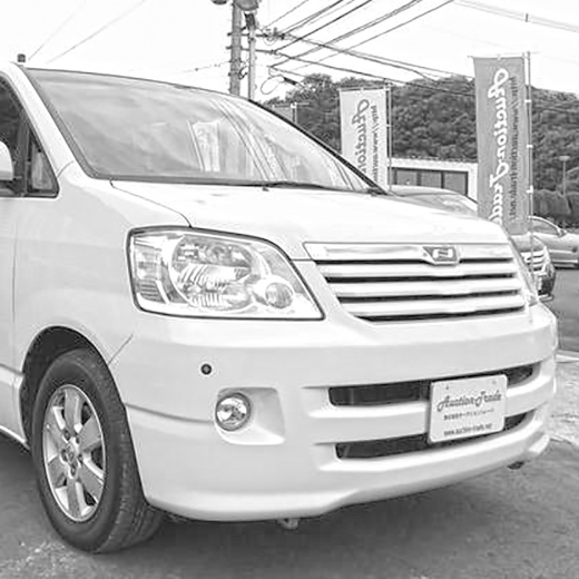 Решетка радиатора Toyota Noah '01-'04 контрактная