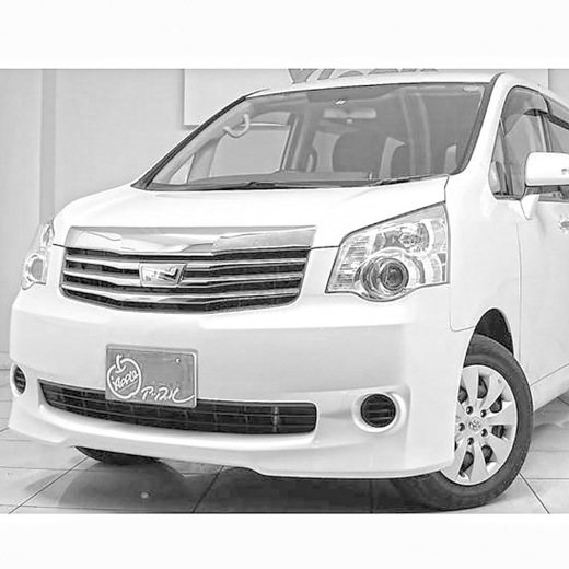 Решетка радиатора Toyota Noah '10-'14 контрактная