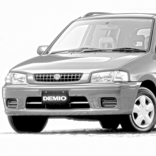 Решетка радиатора Mazda Demio '96-'97 контрактная