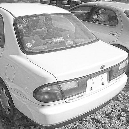 Бампер задний Mazda Familia '94-'99 контрактный Sedan