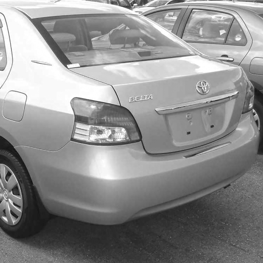 Бампер задний Toyota Belta/ Yaris Sedan '05-'12 контрактный
