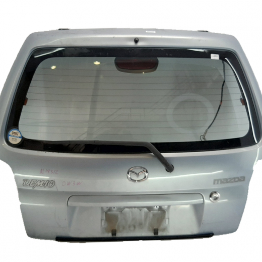 Дверь багажника Mazda Demio '97-'02 контрактная