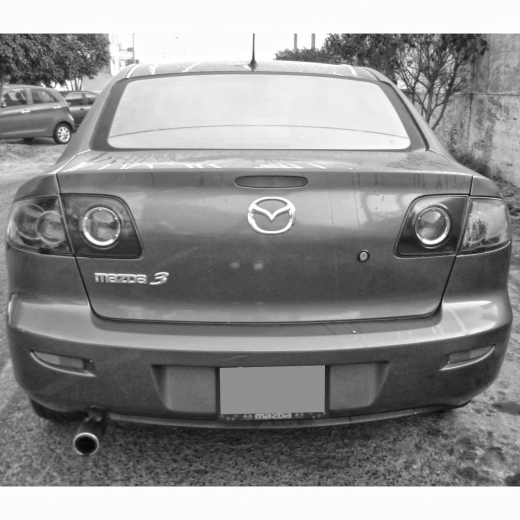 Крышка багажника Mazda 3/ Axela '03-'09 (черный стоп) контрактная
