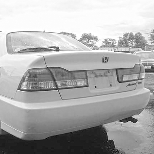 Крышка багажника Honda Accord/ Isuzu Aska '00-'02 (13-75) контрактная