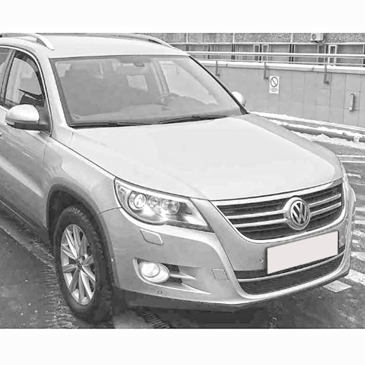 Бампер передний Volkswagen Tiguan '06-'11 под омывателя фар, сонаров API (Тайвань)