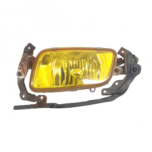 Противотуманная фара Mitsubishi Montero/ Pajero '99-'02 левая желтая (02-39) контрактная 