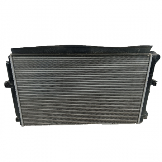 Радиатор охлаждения Volkswagen Golf '12-'21/ Skoda Octavia '13-'20 (CJZA, CJZB, CZDA) MT, DSG, AMT/DSG контрактный в сборе