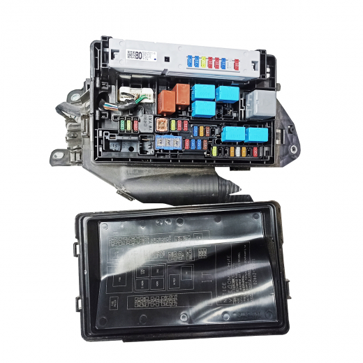 Блок реле (под капот) Lexus Is '13-'19 передний контрактный