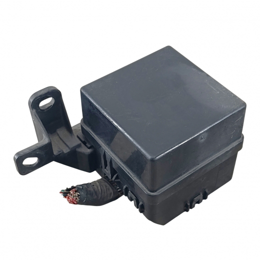 Блок реле (под капот) Mitsubishi Dion '00-'06/ Dingo '98-'02 малый контрактный