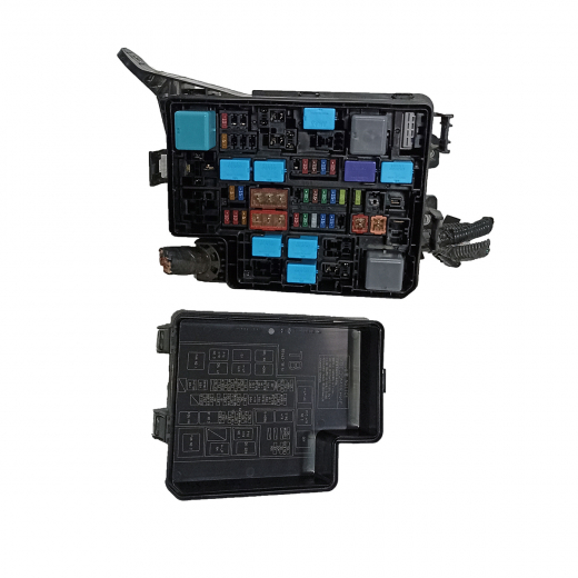 Блок реле (под капот) Toyota Harrier '13-'20/ Lexus Nx '14-'21 справа контрактный