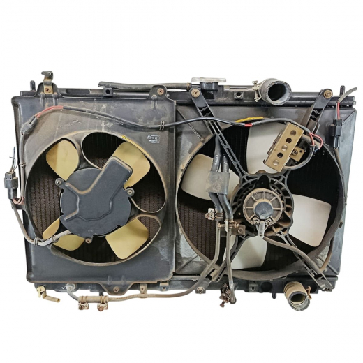 Радиатор охлаждения Mitsubishi RVR/ Chariot '91-'97 (4G93, 4G63) AT с охлаждением КПП контрактный в сборе