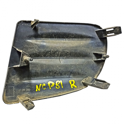 Заглушка бампера Toyota Sienta '06-'15 передняя правая Контрактный