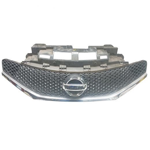 Решетка радиатора Nissan Note '14-'16 контрактная 