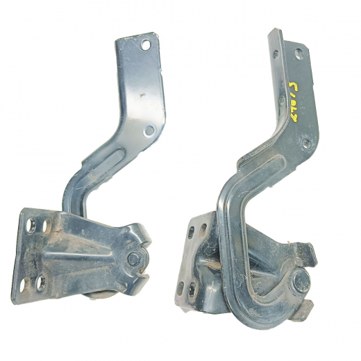 Шарнир двери багажника Mitsubishi Montero '00-'06/ Pajero '99-'15 Контрактный