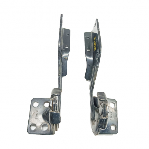 Шарнир двери багажника Mitsubishi Montero '00-'06/ Pajero '99-'15 Контрактный