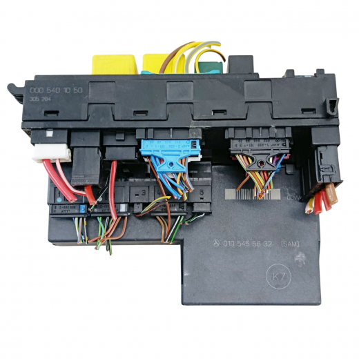 Блок реле (под капот) Mercedes-Benz CLK '97-'02/ C '93-'01/ E '95-'03 контрактный