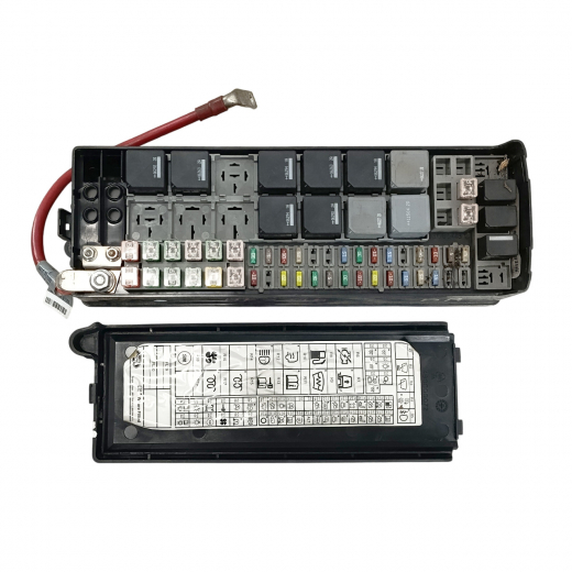 Блок реле (под капот) Land Rover Discovery '04-'09/ Range Rover Sport '05-'13 контрактный