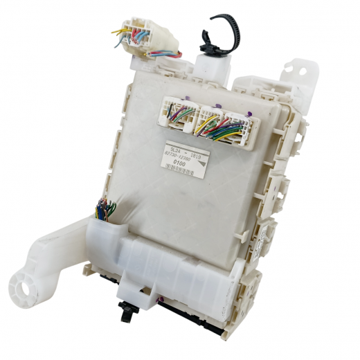 Блок реле (салон) Toyota Corolla '06-'13/ Axio '06-'12/ Fielder '06-'12 лев Контрактный