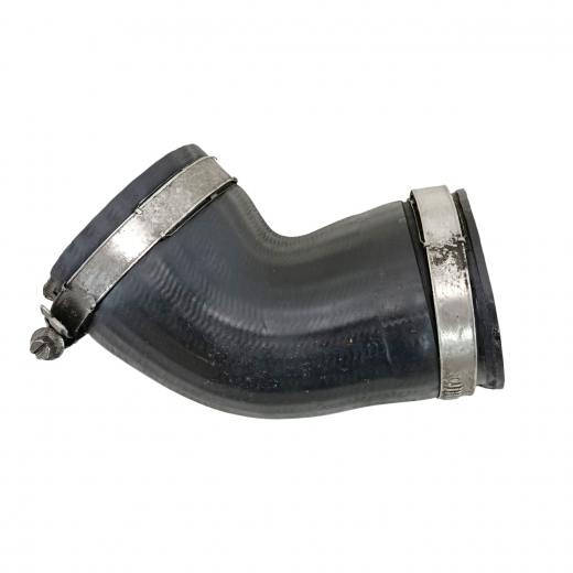 Патрубок системы охлаждения Volkswagen Golf V '03-'13/ Jetta '05-'10/ Scirocco '08-'15/ Tiguan '08-'17/ Passat Сс '08-'11/ Audi A3 '03-'12/ A4 '07-'15/ Q3 '11-'19/ A4 Allroad '09-'16 интеркулера