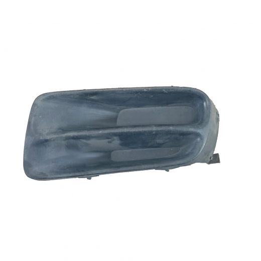 Заглушка бампера Nissan Bluebird '96-'01 передняя левая Контрактный