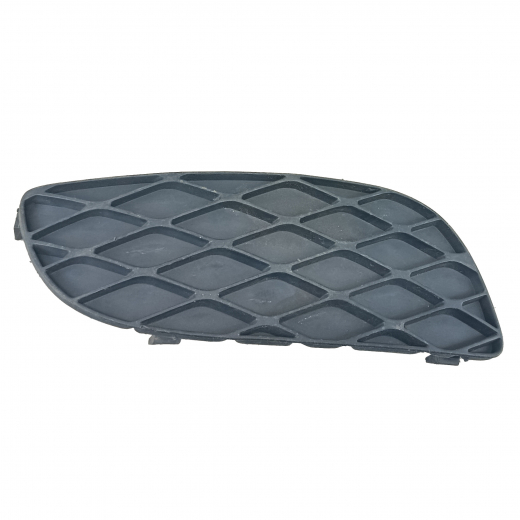 Заглушка бампера Toyota Vitz '01-'05/ Yaris '03-'05 передняя правая под противотуманку Контрактный